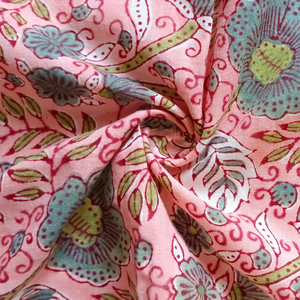 Tela de Algodón con Estampado Floral Rosa Hecho a Mano por Metro |   Estampado de Flores Azules Buta |   Textil Sanganeri Indio Hecho a Mano para Vestidos - Product Image 1