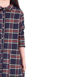 Robe chemise longue à carreaux bleu marine et rouge pour femme, boutonnée, décontractée, coupe ample, avec poches, pour un usage quotidien - Product Image 2