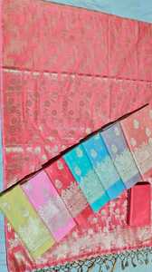 Tissu Jacquard Brocart en Soie Pure Banarasi Brodé Imprimé au Bloc avec Pompons, Poids Moyen, pour Saree, Costume et Tenues de Mariage - Product Image 3