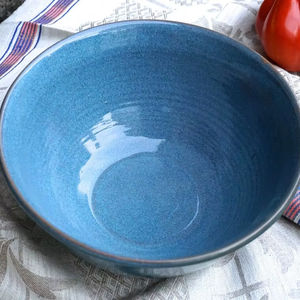 Bol à soupe en céramique haut de gamme, glaçure bleue apaisante, forme profonde arrondie, résistant aux éclats, sans danger pour les aliments, idéal pour les repas confortables à la maison - Product Image 1
