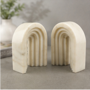 Porte-livres modernes en marbre Banswara, forme arquée, sculpture décorative pour la maison, design irrégulier - Product Image 1