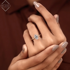 Bague de luxe en diamant marquise en or jaune avec pavé serti, bijoux de fiançailles, de mariage et de mariée, cadeau pour femme, fournisseur de joaillerie fine - Product Image 4