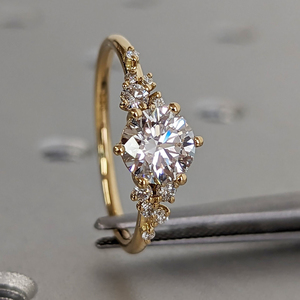 Anillos finos de oro de 14k con diamante solitario cultivado en laboratorio CVD, anillo de compromiso clásico con diamante redondo de corte brillante creado en laboratorio. - Product Image 3