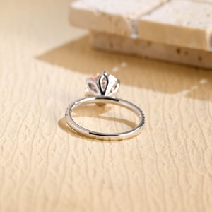 Bague de fiançailles et de mariage romantique en or massif 14 carats avec diamant de laboratoire rose rond certifié IGI pour femme - Product Image 2