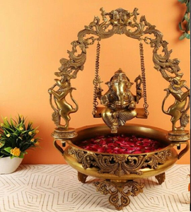 Impresionante tazón urli antiguo de oro decorado con campanas colgantes tradicionales para el hogar; disponible a precios de mayorista. - Product Image 5