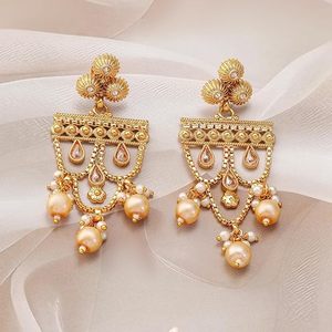 Parure de bijoux indienne classique pour femme, idéale pour mariage, fiançailles, anniversaire, fête, en alliage plaqué or de haute qualité avec cristaux verts traditionnels - Product Image 3