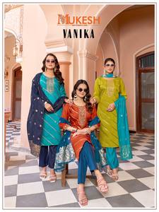Nouvel Arrivage Ensemble Femme Mode en Soie Romaine avec Broderie et Motif Rayures Croisées, comprenant Kurti Droit, Pantalon Uni et Dupatta Jacquard Diable - Product Image 2