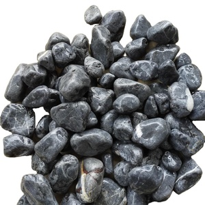 Precio de fábrica de alta calidad Piedras de guijarros triturados negros ideales para baños al aire libre, suelo de jardín y diseños de paisajismo - Product Image 1