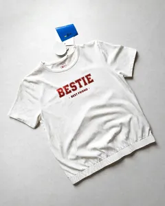 เสื้อยืด BESTIE สีขาวสำหรับเด็กผู้หญิง |   เพื่อนสนิท ลายพิมพ์กลิตเตอร์ |   เสื้อยืดผ้าฝ้าย - Product Image 3