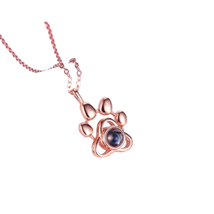 Collar con Colgante de Pata en Oro Rosa con Piedra Moissanita, Cadena de Serpiente, Diseño Animal Adorable, Joyería Unisex para Uso Diario - Product Image 1