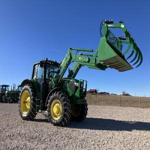 Tractor John Deere con accesorio de cucharón para raíces: Compre un producto de calidad premium, resistente, confiable y eficiente para cada tarea. - Product Image 5