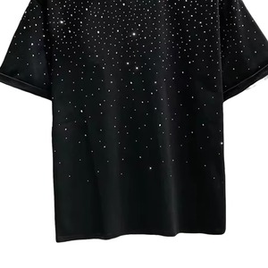 เสื้อยืดคอกลมแขนสั้นพิมพ์ลายจุดกลิตเตอร์สีดำสำหรับผู้ชายทรงปกติสไตล์ลำลอง - Product Image 3