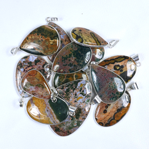 Colgante de Jaspe Oceánico Hecho a Mano de Alta Calidad, BISMILLAH GEMS, Chapado en Plata, Forma de Paz, Diseño Artesanal Único y Moderno - Product Image 3