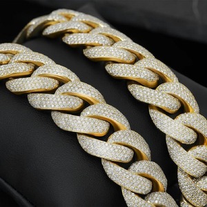 Collier chaîne cubaine Miami plaqué or pour homme, style hip-hop, avec pendentif pavé de moissanite, idéal pour les fêtes et les occasions spéciales - Product Image 2