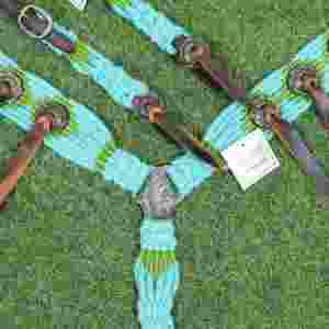 ชุดอุปกรณ์ม้าสีเทอร์ควอยซ์และสีเขียวทำจากขนโมแฮร์ ตกแต่งด้วยสายรัดหน้าอกขนาด 32 นิ้ว ทำจากหนังอาร์เจนตินา - Product Image 4