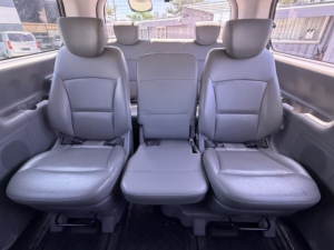 Starex H-1 2016 Usada, Minivan de Gasolina con Volante a la Izquierda, Automática, 11 Asientos, Plateada, Auto de Segunda Mano, Vehículo Coreano Usado - Product Image 5