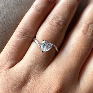 Anillo de Moissanita con Forma de Corazón y Banda Curva para Mujer, Plata 925 Original, Joyería Única para Propuesta de Matrimonio, Regalo de Boda - Product Image 4