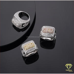 Anillo de Plata 925 de Primera Calidad con Diamante Cultivado en Laboratorio para Hombre, con Cara Rectangular Audaz y Detalles Brillantes - Product Image 2