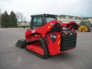 Minicargadora KIOTI de 74 HP en Excelentes Condiciones, Mini Tractor Volquete Kioti TL750, Capacidad de Carga de 2 Toneladas, Motor Deutz Diésel, Cargador Frontal - Product Image 5