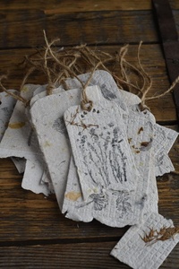 Étiquettes en papier à bords frangés style rustique pour emballage cadeau et artisanat, avec ficelle en jute naturelle, écologiques, pour mariages, événements et marques - Product Image 1