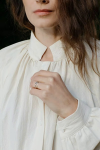 Chemise à manches longues décontractée en coton pour femmes avec col montant - Product Image 4