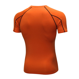 T-shirt de compression à manches courtes pour homme, généralement utilisé pour la course à pied ou les entraînements en salle de sport - Product Image 2