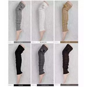 Adorabili Calze al Ginocchio con Dettaglio Pompon, Collezione di Stoviglie e Piatti Carini - Product Image 4