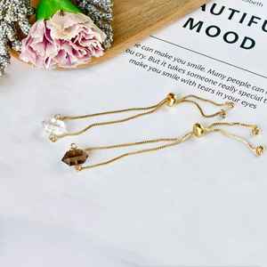 Bracelet ajustable en argent sterling 925 plaqué or 14 carats avec breloques en cristal de guérison, quartz blanc et quartz fumé - Product Image 5