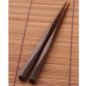 Ensemble de baguettes en bois, finition bois naturel, design traditionnel, vaisselle réutilisable - Product Image 6