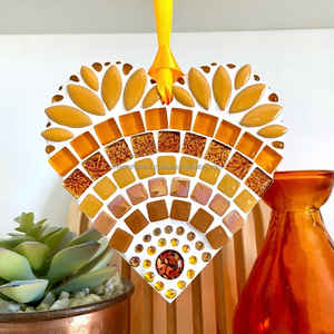 Décoration murale en mosaïque de verre Art Déco en forme de cœur, artisanat en bois fait main, ETHEREAL BLUSH BLOSSOM - Product Image 1