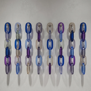 Sculpture murale en résine colorée à maillons de chaîne, décoration d'intérieur moderne abstraite, artisanat géométrique, décoration en moulage - Product Image 1