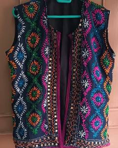 Gilet sans manches brodé Phulkari bohème, fait main, veste de cérémonie traditionnelle Punjabi avec broderie Phulkari - Product Image 4