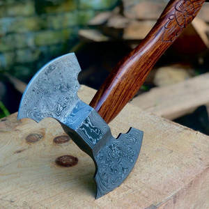 Hacha de doble cabeza de acero de Damasco con patrón de acero premium y mango ergonómico de madera para uso profesional en exteriores. - Product Image 6