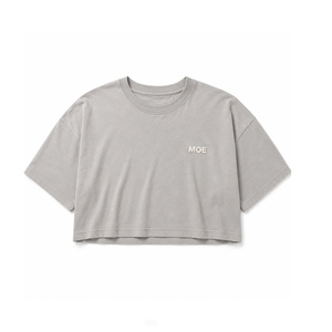 เสื้อครอปท็อปทรงบ็อกซี่ สีเขียวเซจ แขนเสื้อแบบดรอปโชว์เดอร์ คอวีคลาสสิก สำหรับผู้หญิง  ผ้าคอตตอนถัก  รับสกรีนโลโก้ - Product Image 5