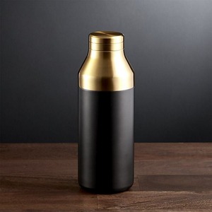 Shaker à cocktails noir mat et or, alliant un contraste audacieux avec un style sophistiqué, un accessoire de bar haut de gamme pour la préparation de boissons - Product Image 1