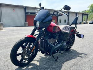 Motocicleta Cruiser FXBBS 2023 Street Bob 114 para Adultos, EFI, ABS, Características Premium de Bobber, Origen Estadounidense, Cilindrada de 1000-1500cc, Velocidad Máxima - Product Image 3