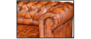 Sofá de Dos Plazas de Cuero Buff de Moda con Elegante Sofá Chesterfield de Cuero Buff Premium para Sala de Estar - Product Image 2