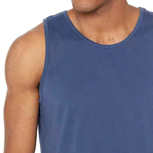 Camiseta sin mangas de alta calidad para hombre, de jersey suave y ultra transpirable, para uso en el gimnasio. - Product Image 2
