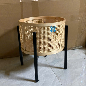Nouvelle Arrivée : Pot de Fleurs en Rotin avec Support Métallique – Décoration Intérieure Moderne et Écologique – Vente en Gros pour Fournisseurs de Pots - Product Image 1