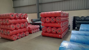 Rouleau de tissu non tissé rouge 100 % polypropylène 70 GSM en matériau PP Spunbond pour nappes jetables et sacs de courses écologiques - Product Image 3