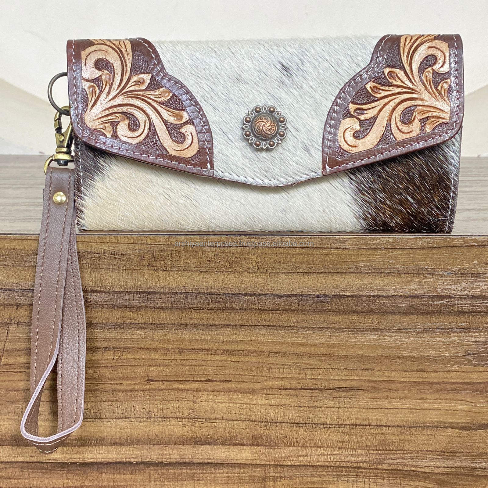 สีน้ำตาล