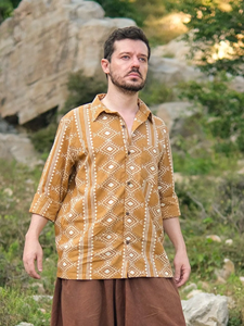 Camisa de Hombre de Algodón Puro Amarillo Mostaza con Estampado Artesanal en Bloque, Diseño Geométrico, Ropa Casual de Verano - Product Image 2