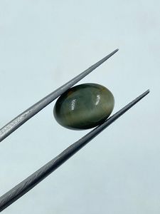 Cabochon œil de chat de couleur verte, taille ovale, pierre précieuse naturelle œil de chat, 4,77 carats - Product Image 1