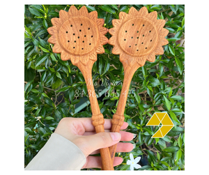Cuillère en bois en forme de tournesol rouge, filtre à thé en bois pour feuilles de thé, passoire à thé en bois en forme de tournesol, cuillère en bois du Vietnam en forme de tournesol - Product Image 1