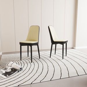 Juego de 2 Sillas de Comedor de Estilo Moderno, Tapizadas en Cuero PU de Alta Calidad con Cojines Gruesos y Suaves, Patas de Metal Negro - Product Image 6