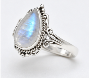 Bague en argent avec pierre de lune arc-en-ciel, bague en pierre de lune naturelle, bague statement en argent sterling, bague avec pierre précieuse à reflets bleus - Product Image 3