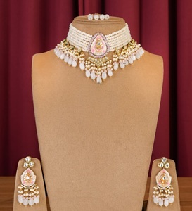 Juego de Collar y Aretes de Lujo con Baño de Oro y Piedras de Diseño, Colección de Regalo para Bodas - Product Image 6