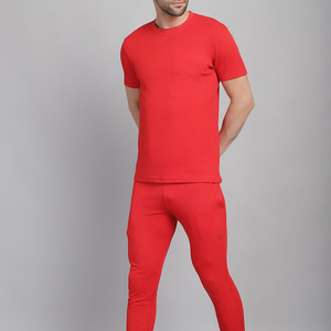 Ensemble de survêtement décontracté pour homme, t-shirt à manches courtes col rond de couleur unie rouge avec pantalon assorti, léger et respirant, idéal pour l'été - Product Image 6