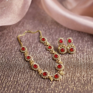 Conjunto de collar Polki de diseñador de lujo chapado en oro con pendientes joyería nupcial para celebración de boda y fiesta - Product Image 1