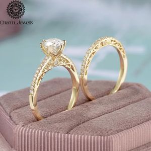 Bague de fiançailles classique pour femme Charm_Jewells en or massif 18 carats plaqué or rose avec moissanite ronde sertie à griffes - Product Image 3